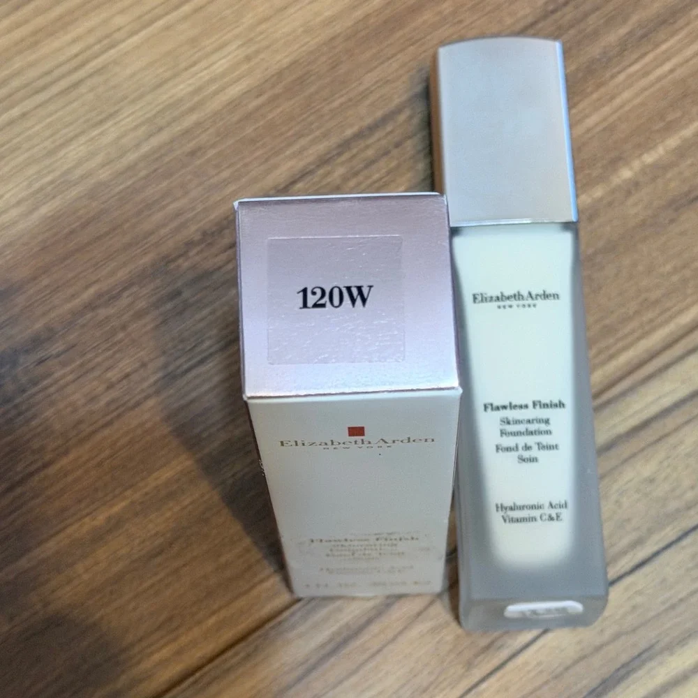 Elizabeth Arden Flawless Finish Foundation Women 1oz 120W Hyaluronic Acid Glowy